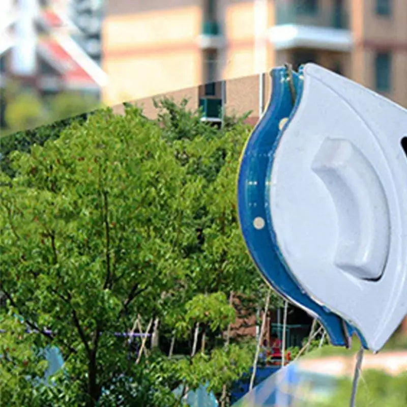 CrystalSwipe Magnetic Window Cleaner™